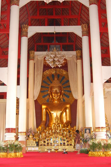 Phra Puttha Sihing - die Buddha-Statue im Ubosot des Wat Phra Sing.