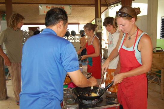 Unser Kochlehrer Mr. Visutt und ich.