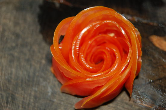 ...eine Rose aus Tomate.
