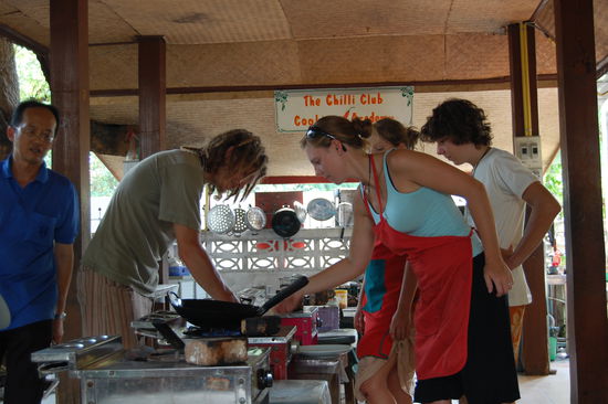 Und nun noch der Nachtisch: Gebackene Bananen, Bananen in Kokosmilch und Klebecocosreis mit frischer Mango.