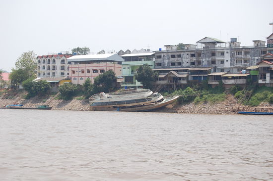 Thailändische Seite vom Boot aus gesehen.