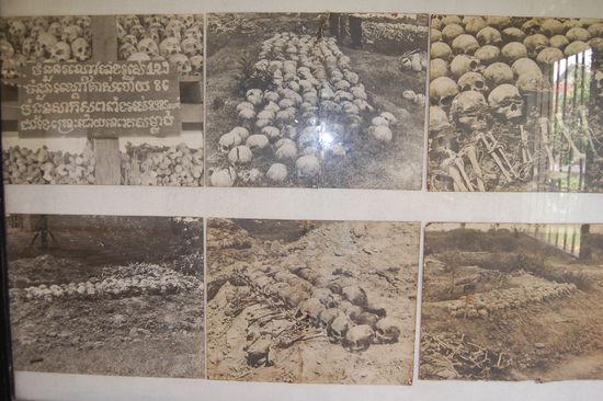 Auch die Ausgrabung der Massengräber wurde bildlich dokumentiert.