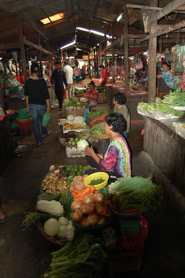 Obst- und Gemüsestände...
