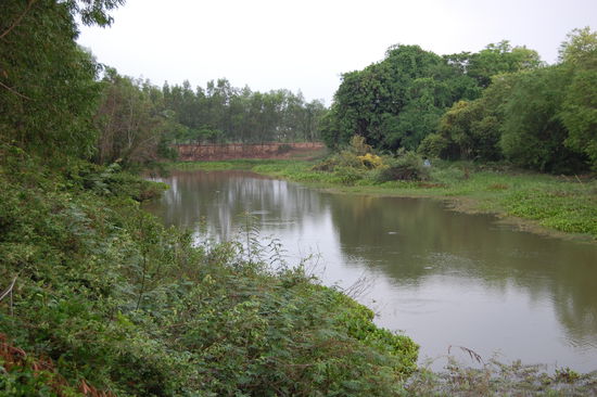 Ebenfalls riesiges Massengrab.