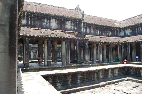 Korridor mit Innenhof.