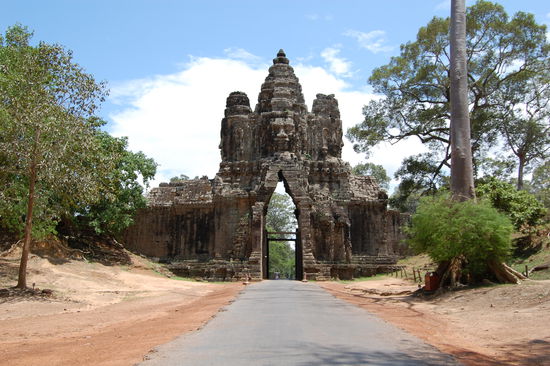 Das Südtor von Angkor Thom mit dem Gesicht von Lokeshvara.