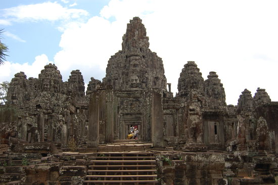 Bayon mit seinen Gesichtertürmen.