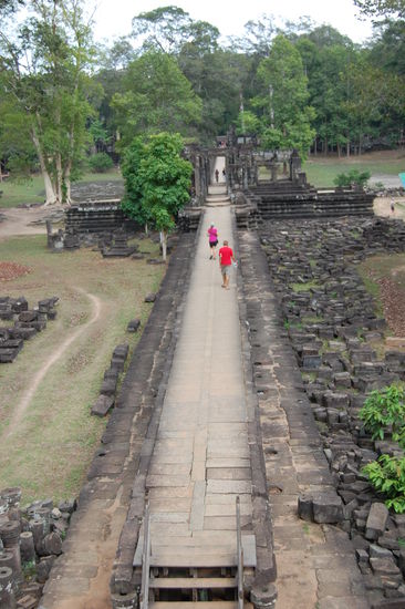 Vom Osttor aus erreicht man den Tempelberg über einen 172 m langen steinernen Steg.