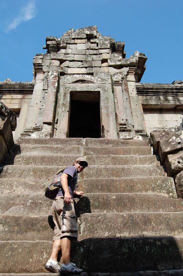 Die Treppen sind teilweise sehr steil und auch nicht mehr in bestem Zustand, so dass man schwindelfrei und trittsicher sein sollte.