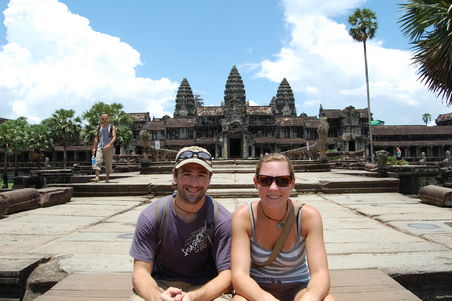 Wir vor Angkor Wat.