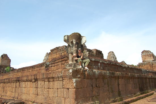 Sandstein-Elefant und ich.