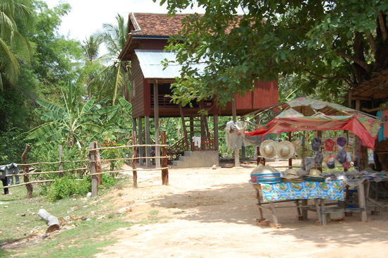 Die Häuser der Khmer stehen auf Stelzen...