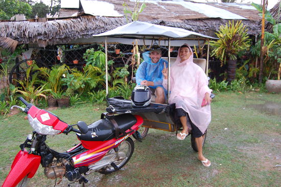Stefan mit unserem Tuk Tuk Fahrer.