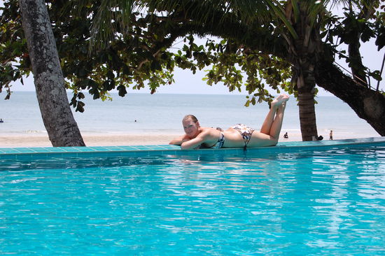 Der Pool mit Blick aufs Meer.