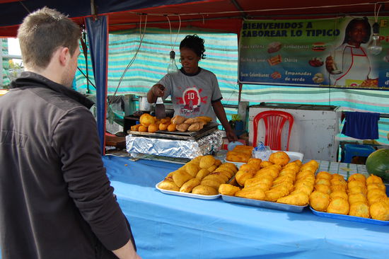 Stefan versucht unseren ersten Empanada
(schmeckt sehr lecker)
