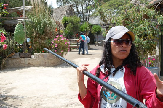 Dieses Kaktusteil mussten wir mit dem Blasrohr, aus gerade mal 2m Entfernung, versuchen zu treffen, gar nicht so einfach...