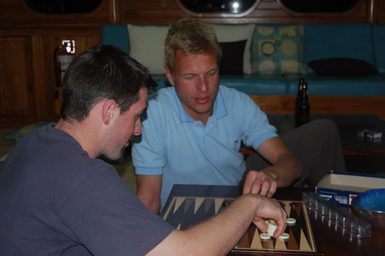 Jan und Stefan spielen Back Gammon.
Danke nochmal an Caro und Jan fuer das Spiel, wir haben es schon oft genutzt