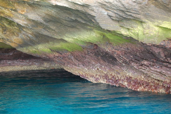 Unglaubliches Farbenspiel in der Hoehle.