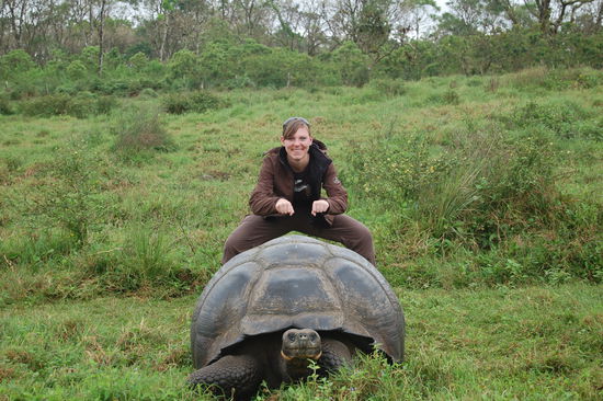 Ich reite natuerlich nicht wirklich auf diesem Riesen, obwohl man sich darauf stellen koennte, ohne dass sie es merken.