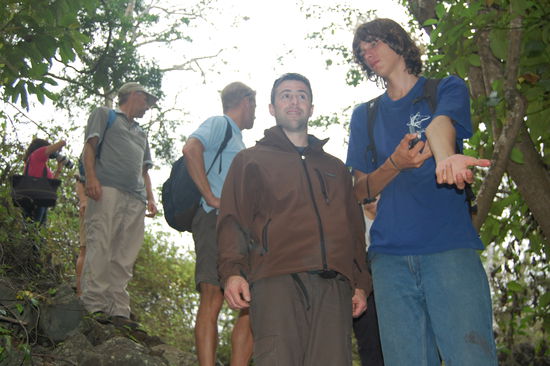 Stefan und Sebastian bestaunen den Lavatunnel