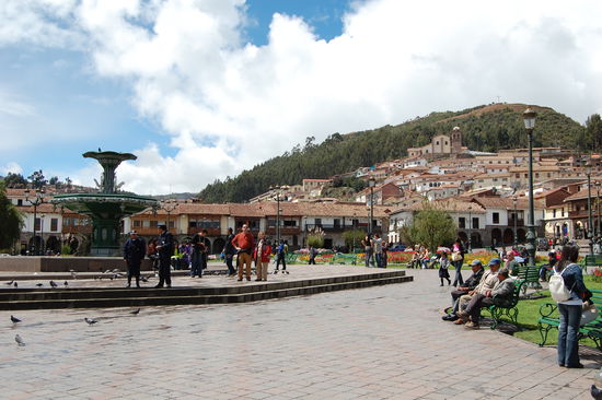 Die Plaza de Armas von Cusco
(Es gibt uebrigens in jeder suedamerikanischen Stadt oder Dorf eine Plaza de Armas, das ist sozusagen das Herz der Stadt)