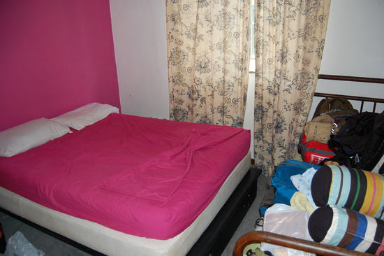 Unsere tolle Bruchbude fuer 60$ die Nacht... Auf den Fotos sieht es gar nicht mal schlecht aus...