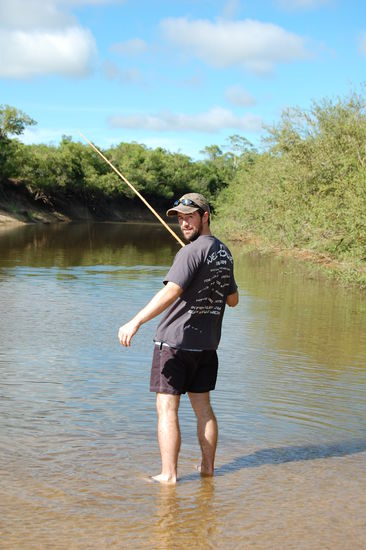 Stefan hat das Piranha fischen am meisten Spass gemacht und nun sucht er einen Freiwilligen, der mit ihm angeln geht. Er meint, dass wird sein neues Hobby zuhause