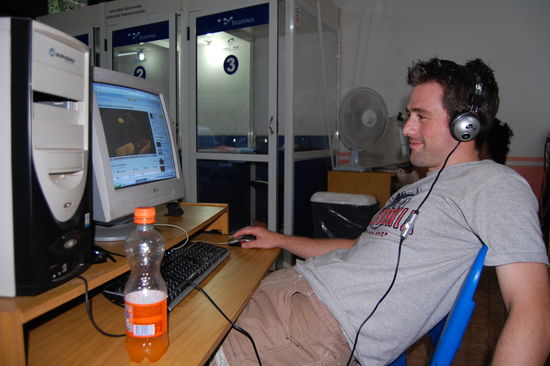 Unsere Lieblingsbeschaeftigung
Stefan schaut immer Filmchen auf youtube waehrend ich Berichte schreibe...