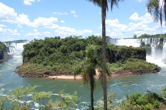 Die Isla Grande San Martìn, auf welche wir spaeter mit einem Boot fuhren und an dem Strand ins Wasser gingen.