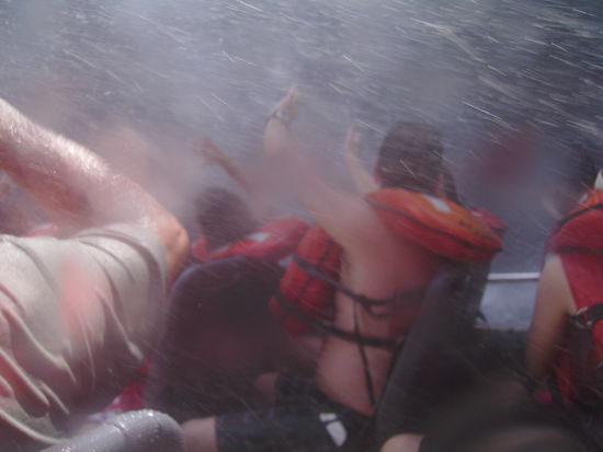 ...das Wasser schoss auf uns runter...