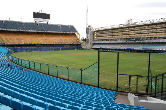 Und diesmal haben wir uns das Stadion auch von innen angeschaut, was aber nicht vergleichbar mit deutschen Stadien ist...
