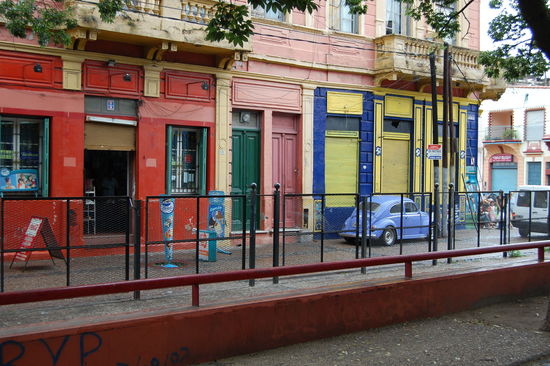 Und wie schon im Text oben erwaehnt, hier die schoenen viele bunten Haeuser in La Boca.