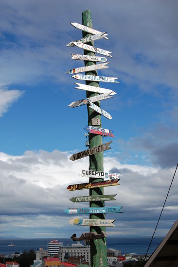 Seht ihr das deutsche Schild mit Erlangen!? Sind schlappe 16.000 km bis nachhause.