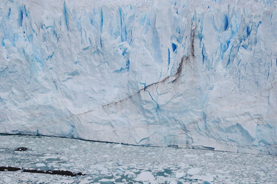 Genau in der Mitte sieht man hier einen Riss...