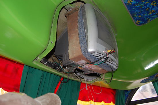 Der Fernseher im ersten=guten Bus, welcher natuerlich nicht lief.