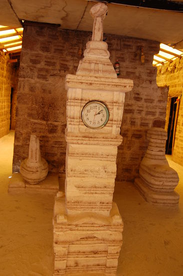 Auch die Standuhr ist aus Salz.