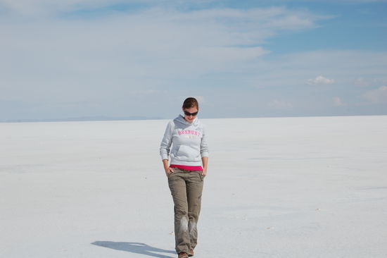 Von der Fotosession waren unsere Klamotten voll mit Salz, weil es durch die Regenzeit ziemlich nass ist. Nachdem es getrocknet war, waren die Sachen richtig hart. Ist aber alles wieder sauber 