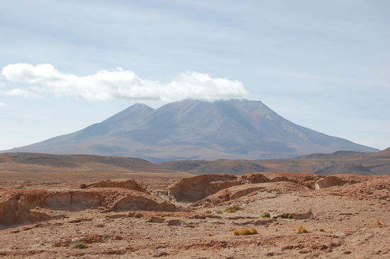 Sieht aus als wuede er qualmen, sind aber nur Wolken 