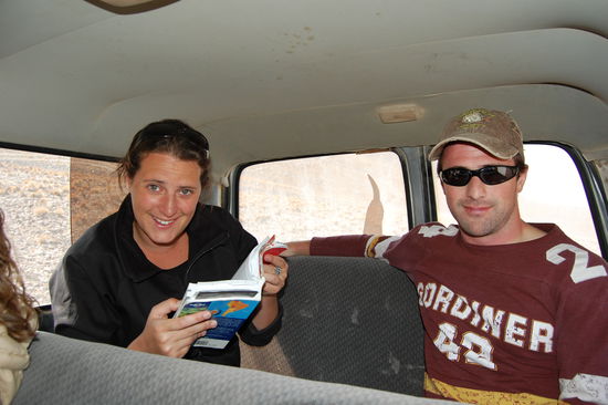 Jo und Stefan im Jeep.