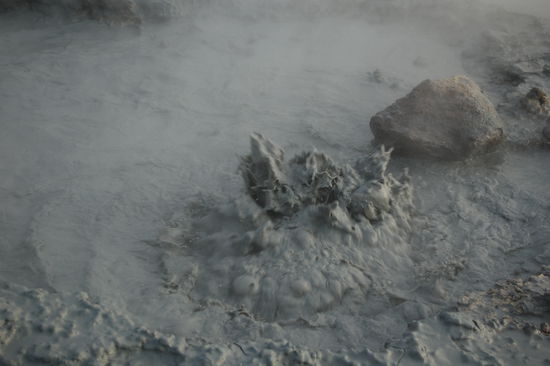 Kochendes Schlammwasser.