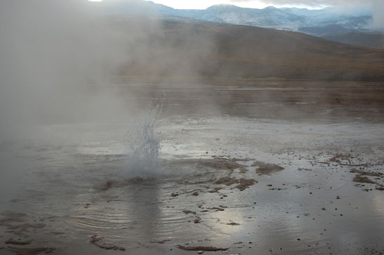 Hier kocht das Wasser und es stinkt mal mehr und mal weniger nach faulen Eiern.