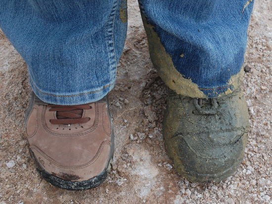 ...sieht danach so aus wie ich(Nadine) und riecht auch noch nach faulen Eiern!
Geysire muessen mich ja sehr gern haben, der eine in Bolivien hat mich ja auch schon angespuckt .