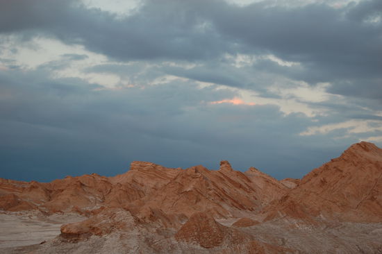 Und mit diesem letzten Blick ueber das Mondtal mit blauem Nachthimmel endet auch dieser Ausflug.