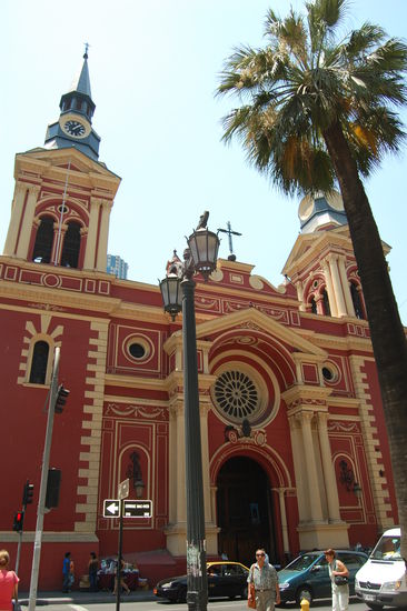 In Santiago gibt es jede Menge schoene alte Kirchen.