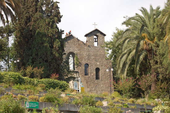 Und daneben befindet sich noch eine kleine Kapelle.