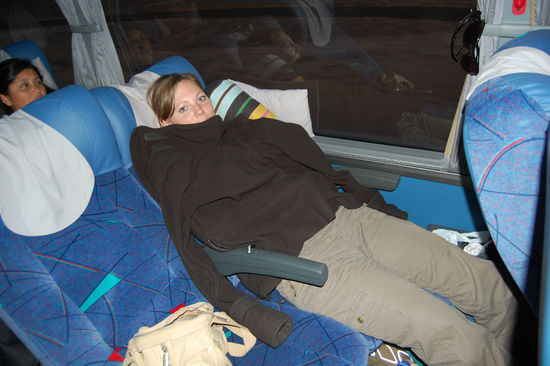 So kann man auch mal ein oder zwei Naechte im Bus verbringen. Und das ist schon die "schlechtere" Kategorie, weil die bessere, welche unten im Bus ist, immer sehr schnell ausgebucht ist und wir sie nie buchen konnten!