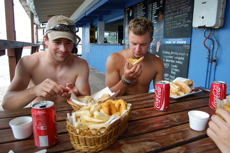 ...waren wir dann Mittagessen. Hier gibt es die weltbesten Fish&Chips und Calamares die wir je gegessen haben.