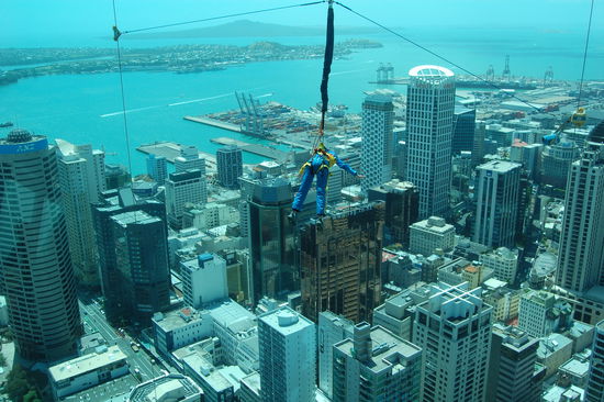 Vom Sky Tower kann man runterspringen...