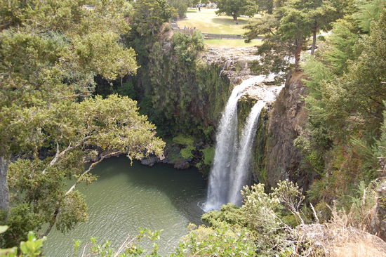 Kurze Pause an einem Wasserfall.