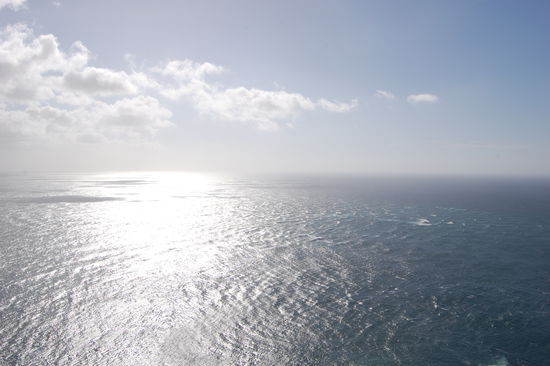 Hier treffen zwei verschiedene Wassermassen aufeinander: der Pazifische Ozean im Osten und die Tasmanische See im Westen.